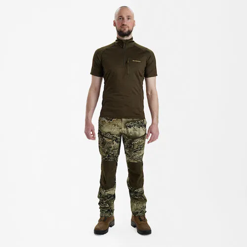 Футболка DEERHUNTER-EXCAPE INSULATED ZIP-NECK (хаки) — одежда для охоты, рыбалки, туризма и города | KORGAN.KZ