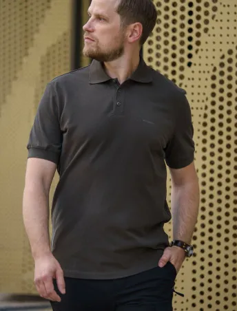 Футболка поло мужская с коротким рукавом. Ткань трикотаж пике (100% хлопок, 250 г/кв.м.). Темная олива — одежда для охоты, рыбалки, туризма и города | KORGAN.KZ