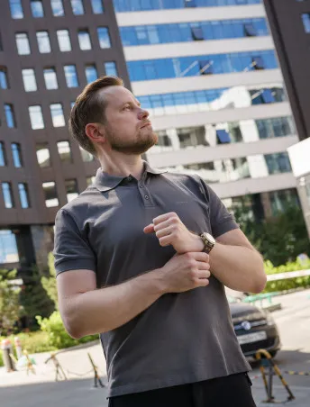 Футболка поло мужская с коротким рукавом. Ткань трикотаж пике (100% хлопок, 250 г/кв.м.). Серый — одежда для охоты, рыбалки, туризма и города | KORGAN.KZ